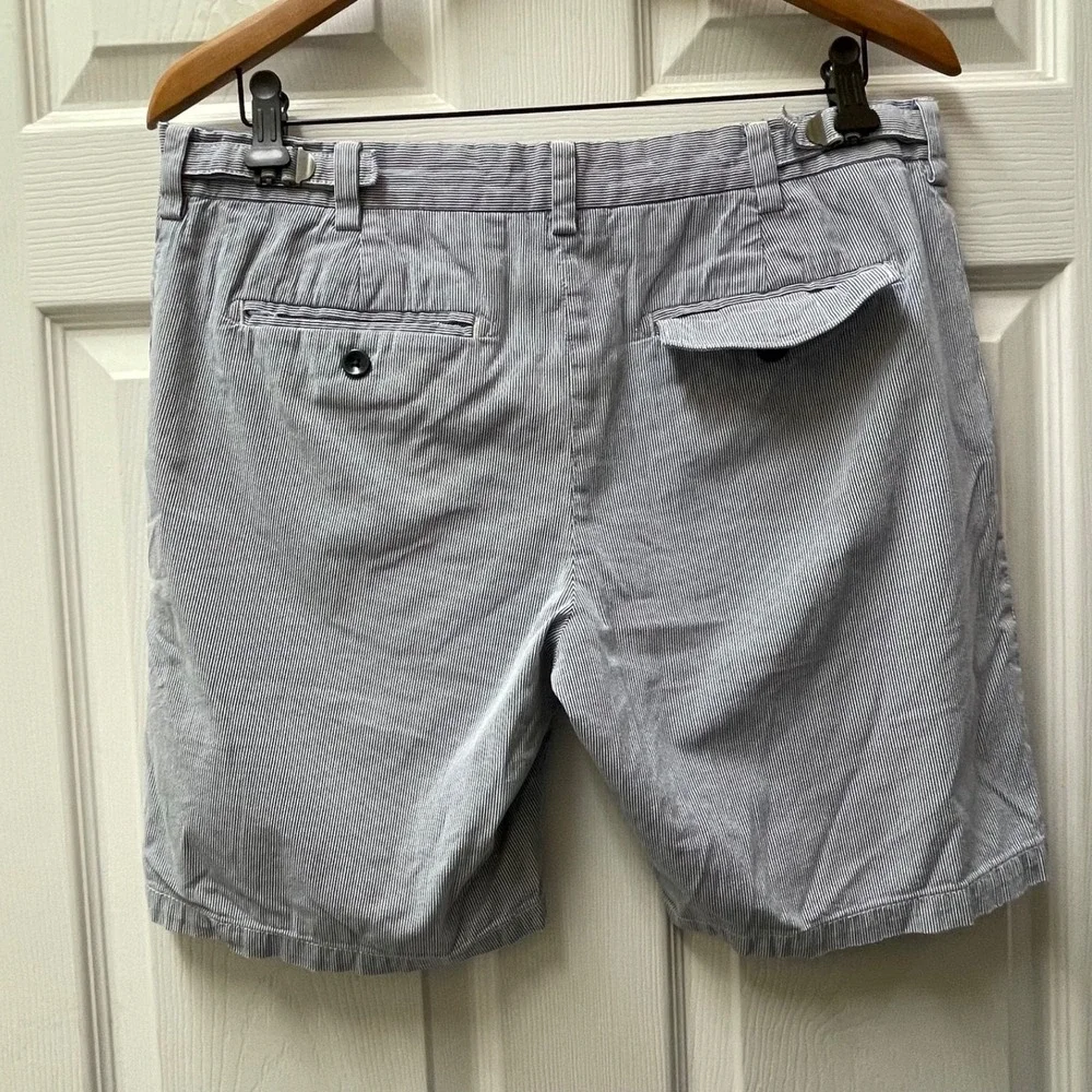Banana Republic Men's Size 32 Seersucker Blue/White Belted Back Hidden‎ Closure
